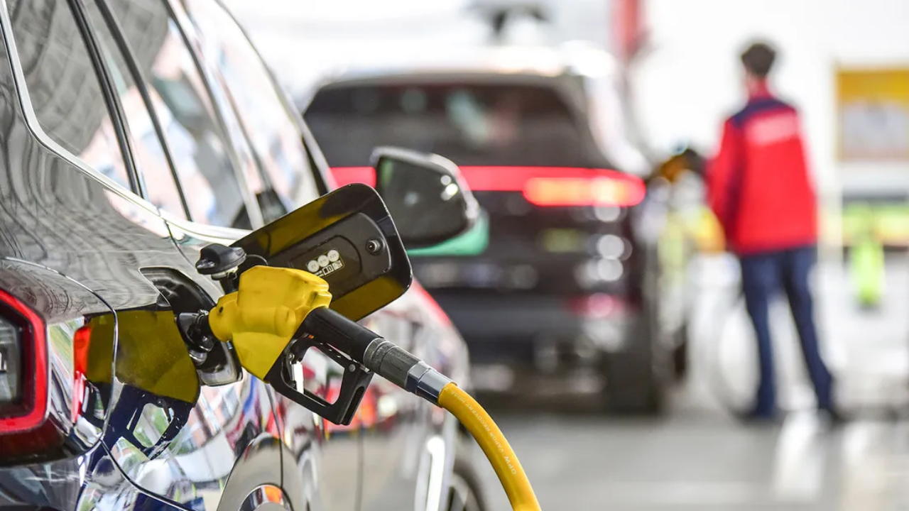  China reduz os tetos dos preços da gasolina e do diesel no varejo