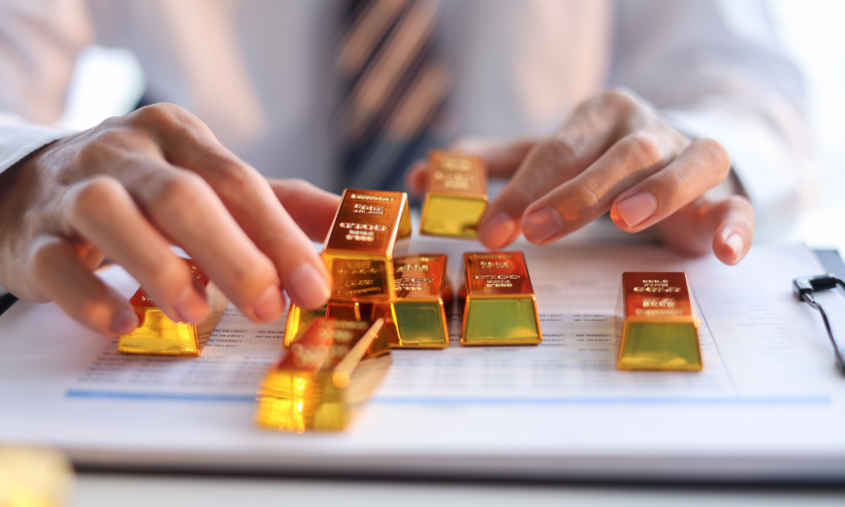 Ouro cai enquanto investidores aguardam mais clareza sobre negociações entre Estados Unidos e Irã