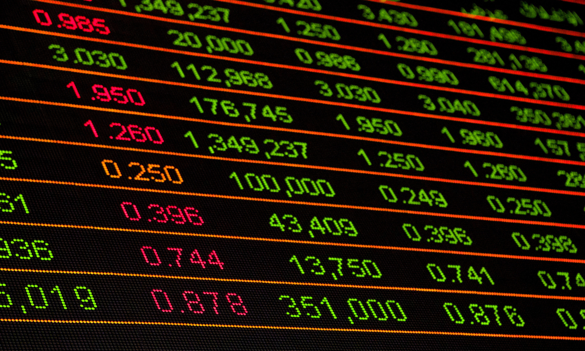 Ações dos EUA: Meta cai após previsão maior de gastos com investimentos