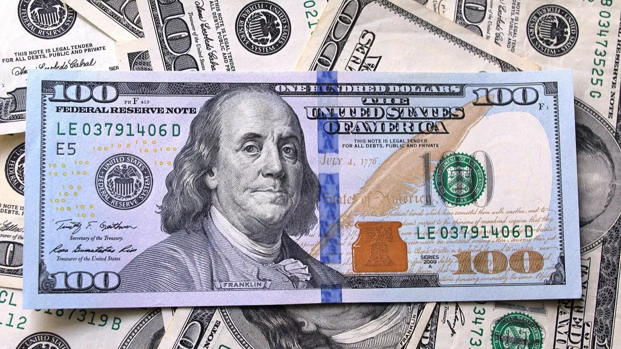  Dólar sobe com inflação forte nos EUA e incerteza sobre o Irã