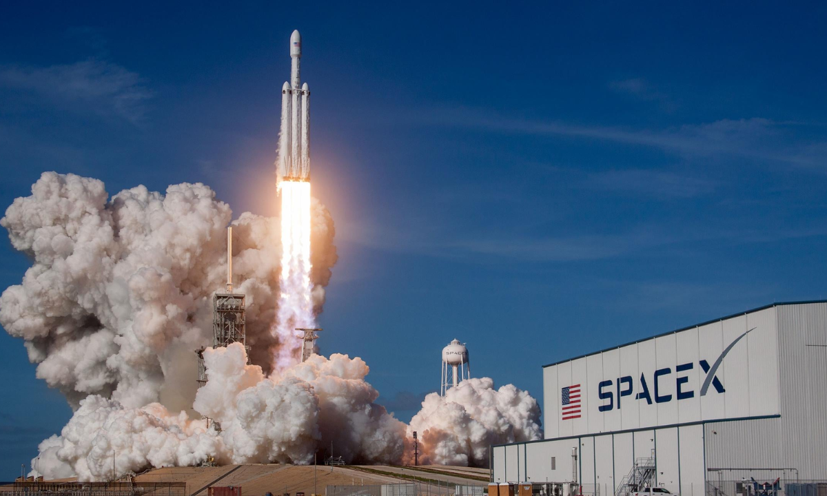 Tesla sobe com efeito SpaceX enquanto Starlink aumenta interesse dos investidores