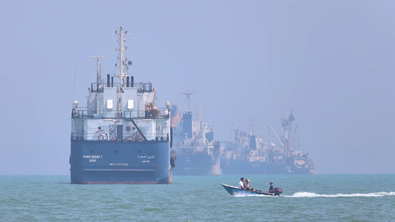  Irã e Omã reafirmam compromisso com navegação livre no Estreito de Hormuz