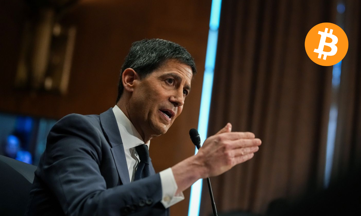 Bitcoin volta a subir enquanto analistas observam Fed e fluxos de ETFs