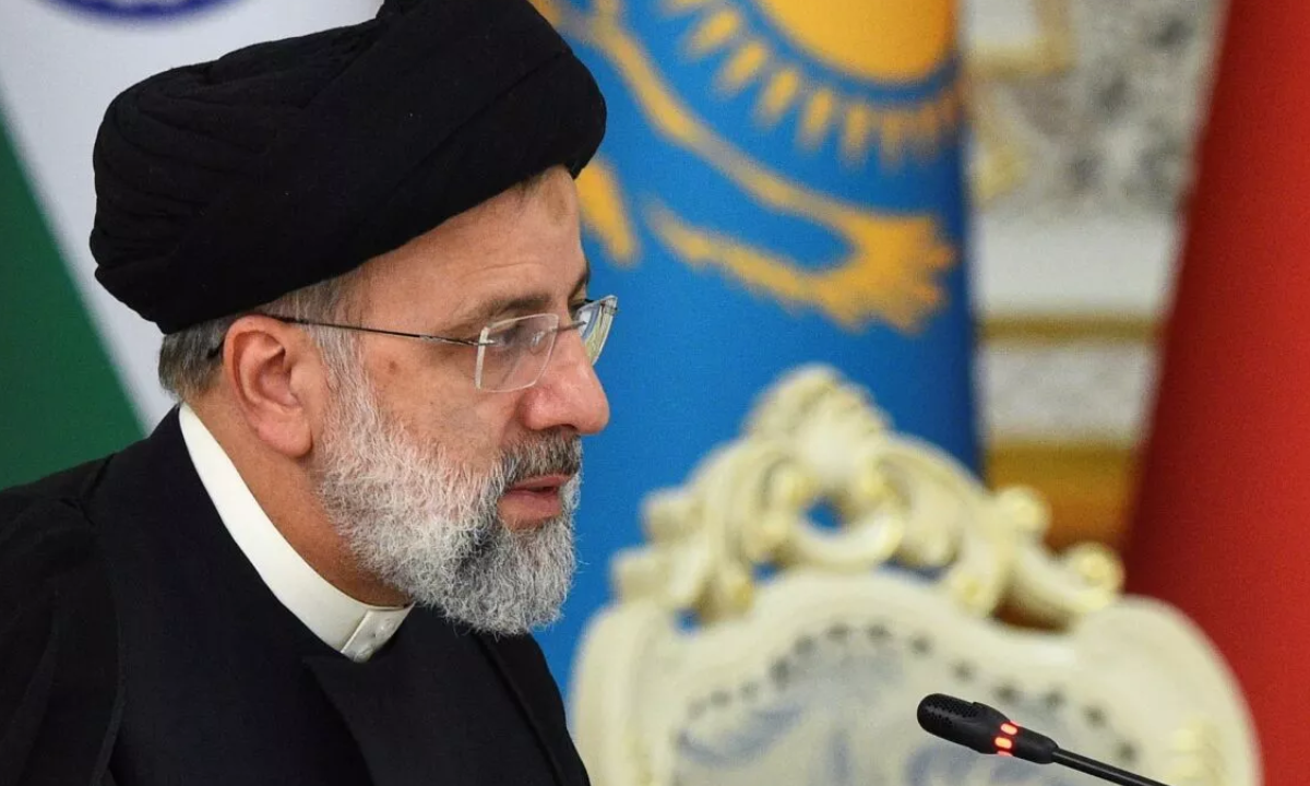 Irão procura reforçar o controlo sobre o estreito de Hormuz durante o funeral de Khamenei