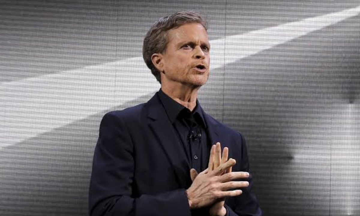 Nike cai após alertar para nova queda de receitas