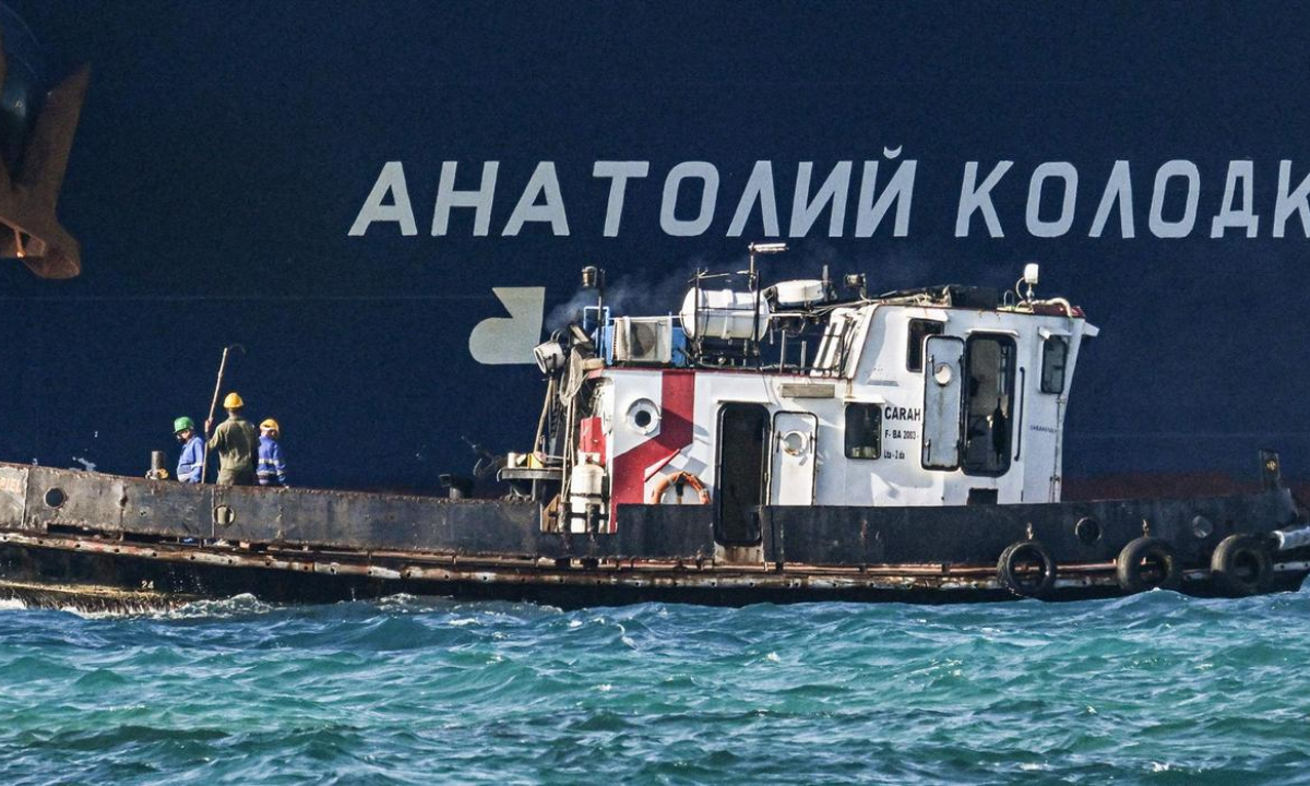 Ucrânia atinge 90 petroleiros russos no mar de Azov e intensifica isolamento da Crimeia ocupada