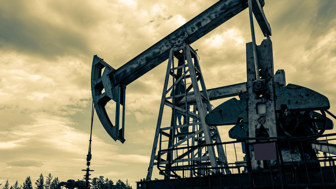 Petróleo cai enquanto Arábia Saudita reorganiza exportações após ataque ao East-West