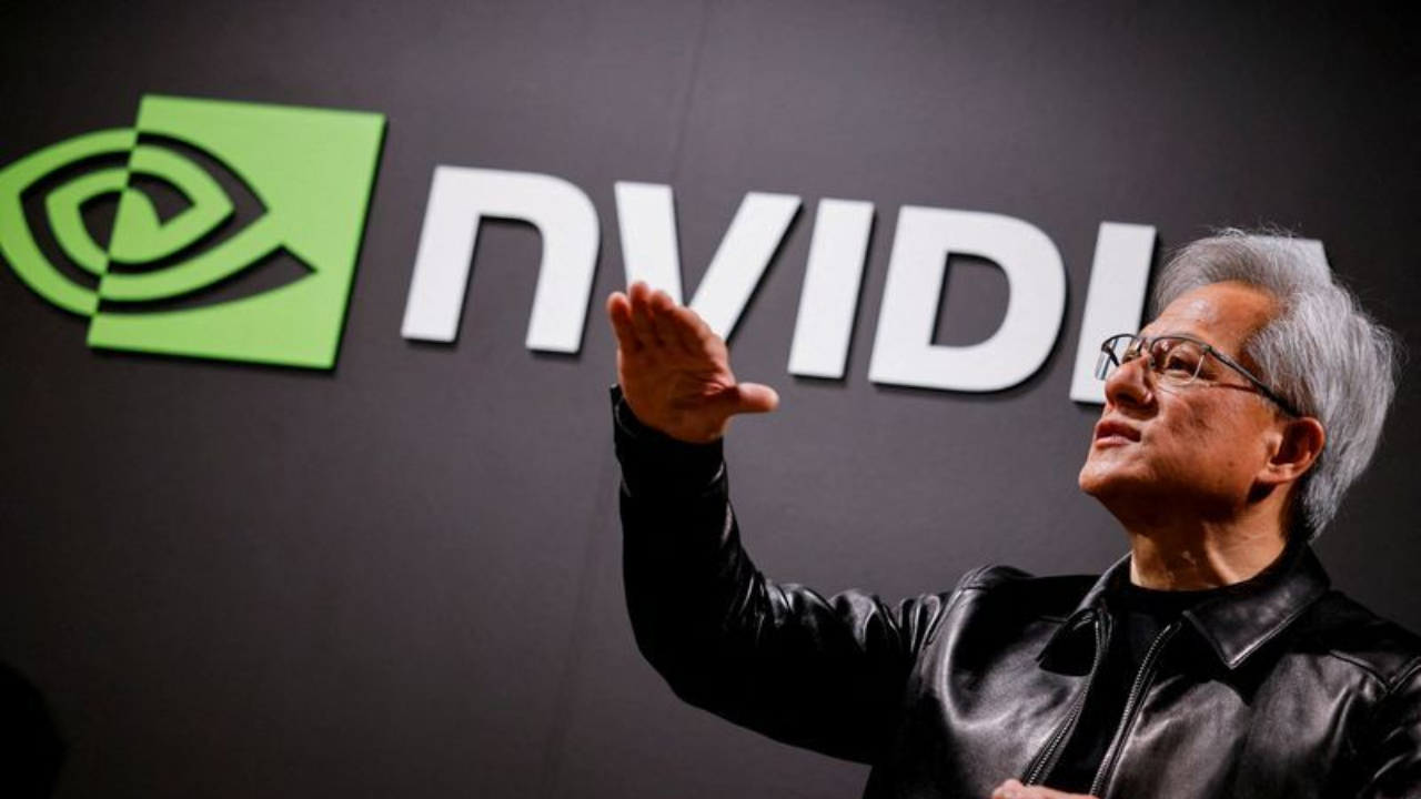  Nvidia: Jensen Huang destaca demanda recorde por neoclouds e escassez de capital