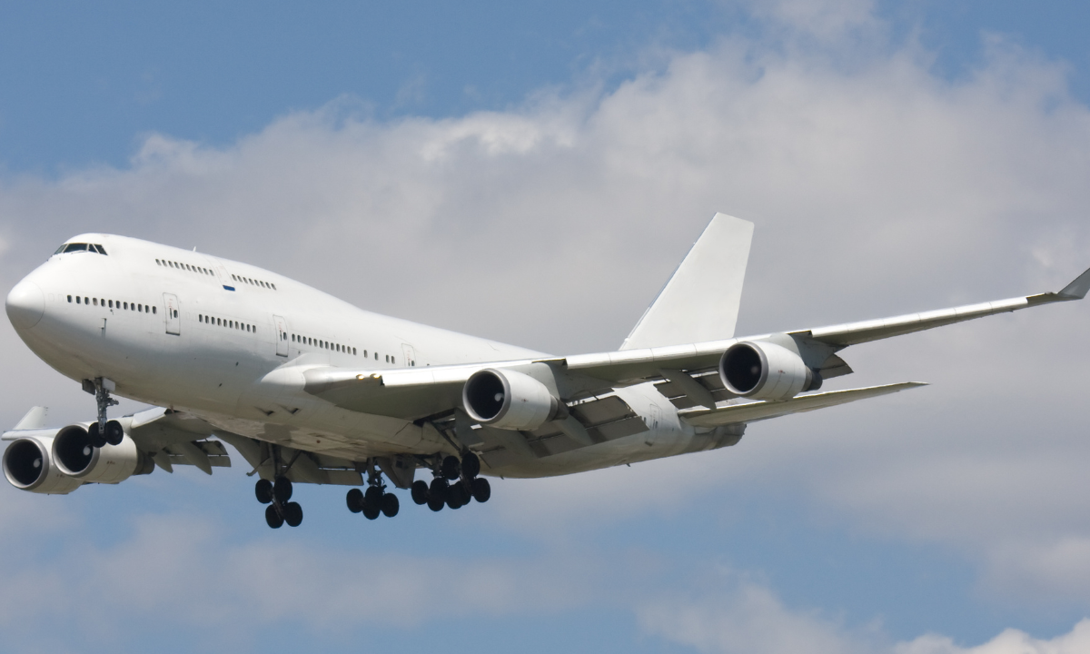Boeing sobe após vencer contrato de mais de US$ 20 bilhões para caça da Marinha